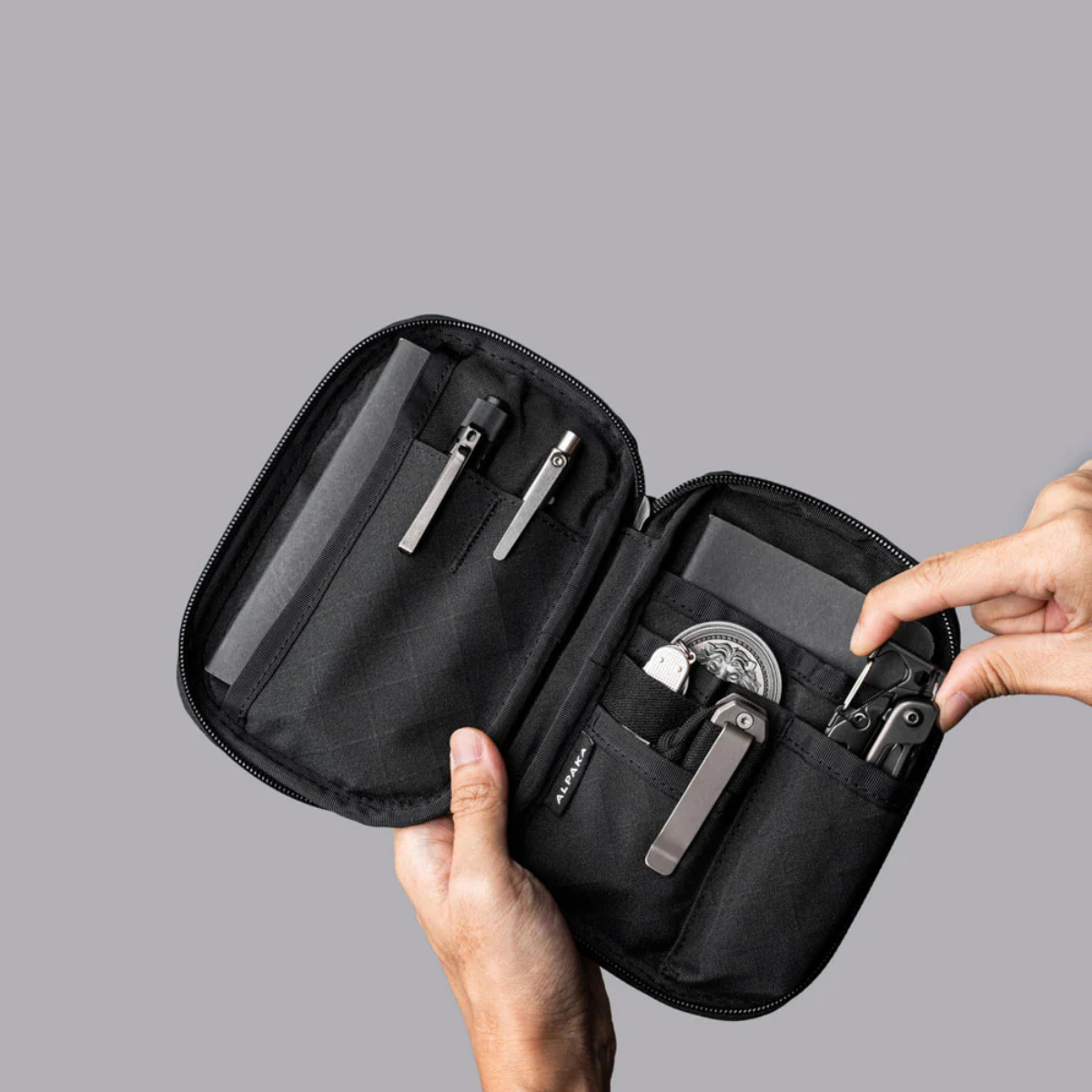 7 個內部口袋,可放置 EDC 工具