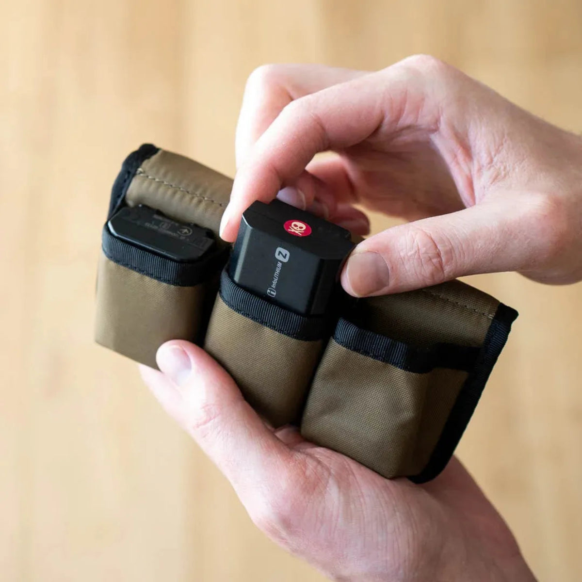 Nomatic Mckinnon Battery Case 電池收納袋|磁扣設計