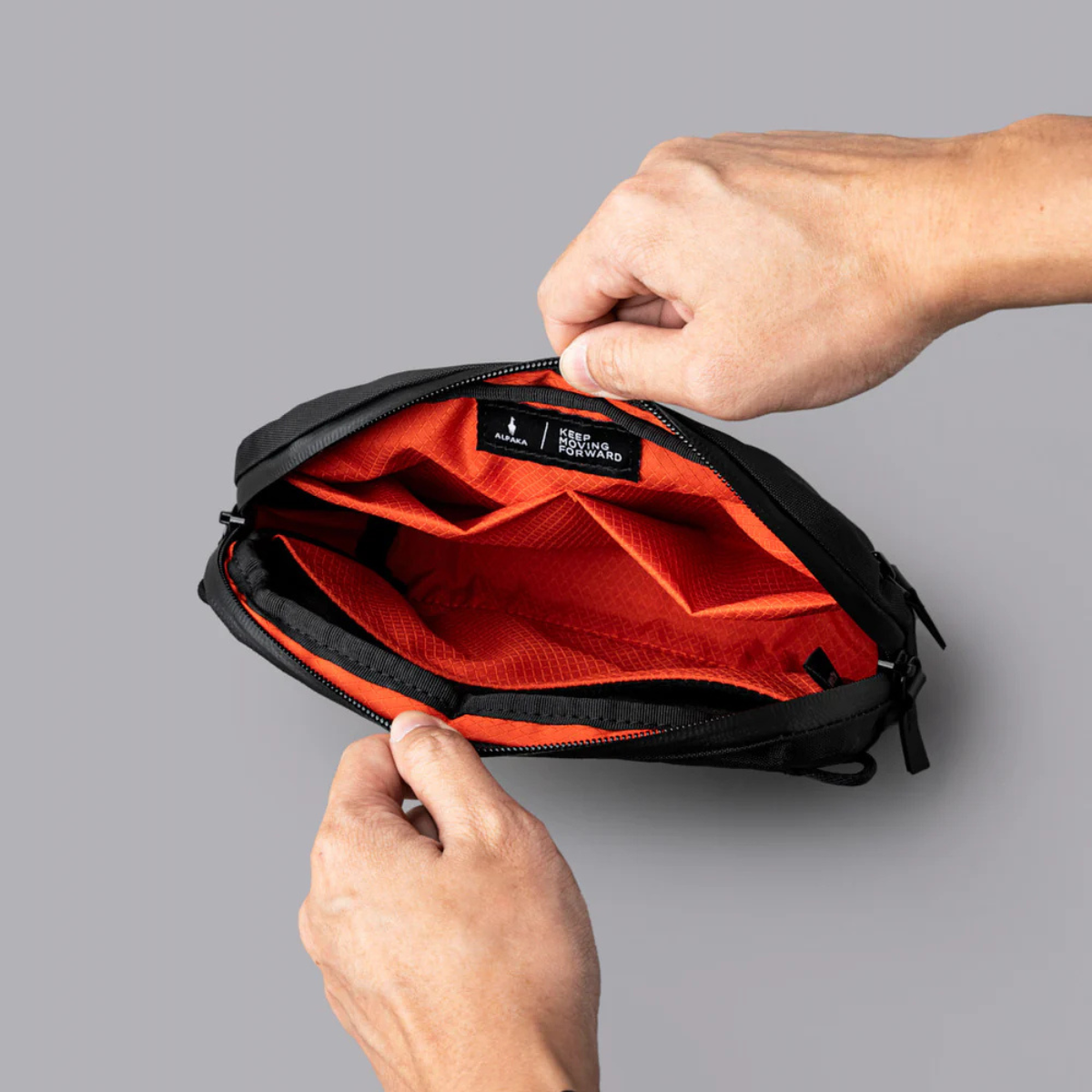 【Alpaka】Flight Sling 側肩包 1L|輕巧防潑水