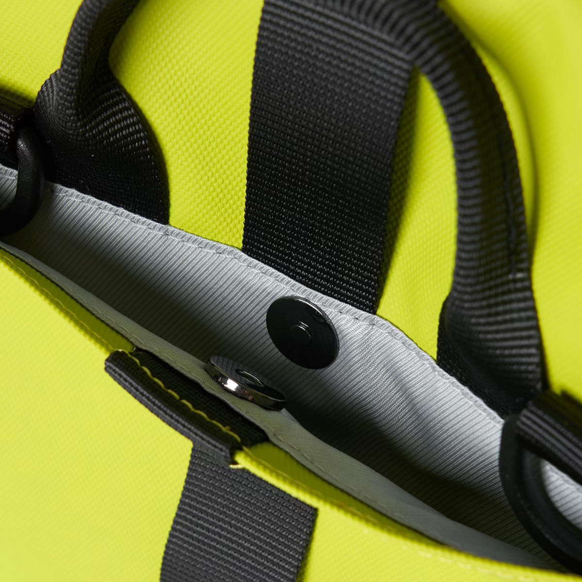 KIWEE Square Backpack Mini 方形背囊 - 防潑水材質與多隔層收納,保持物品整潔乾燥