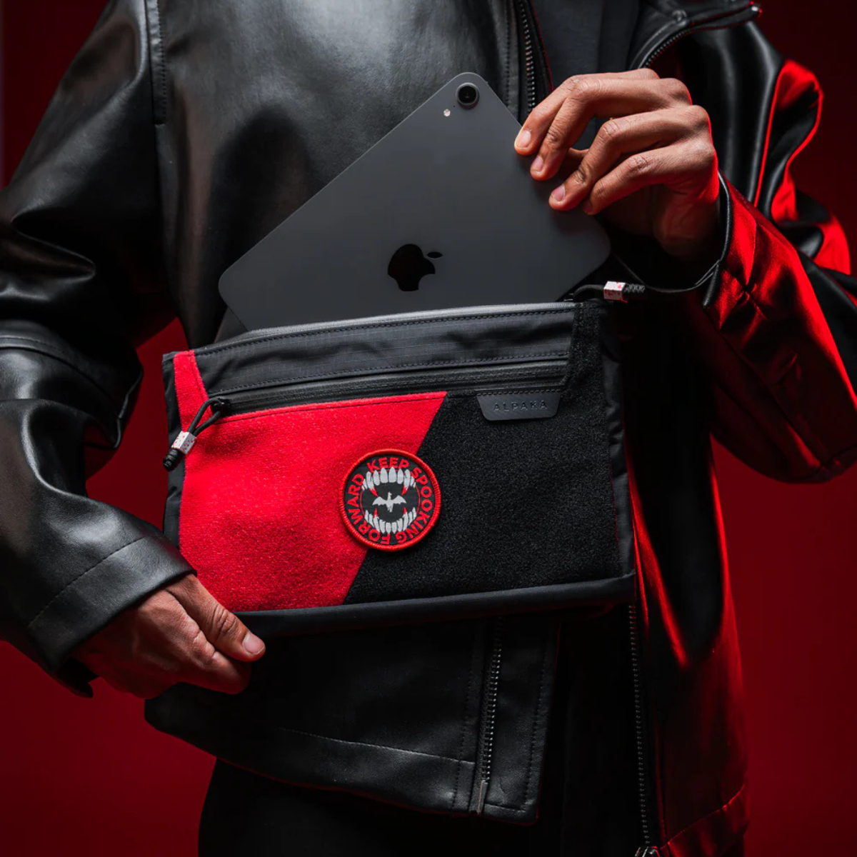 【Alpaka】Zip Pouch Max V2 側肩包|吸血鬼特別版