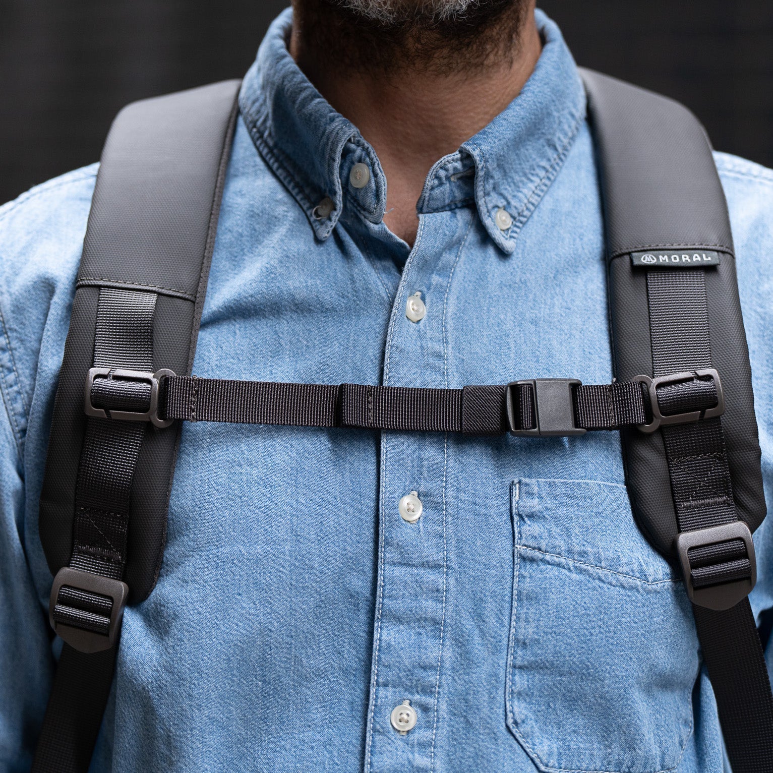 Moral Cecil Trackies 背包配有加厚肩帶與胸骨帶,提供舒適的背負體驗。