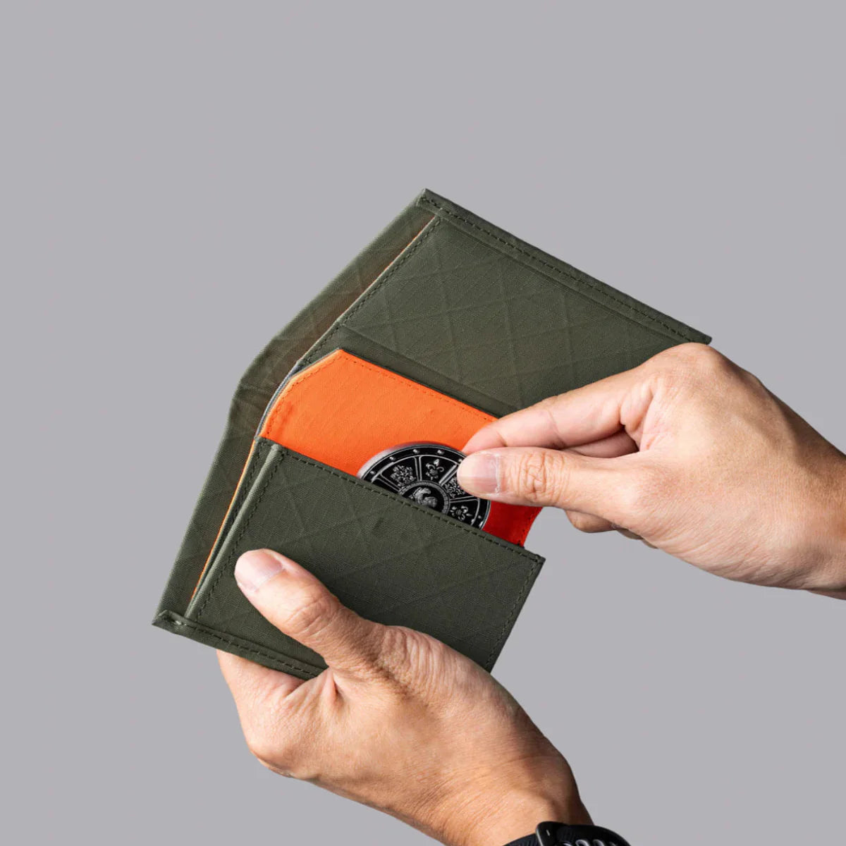 磁吸硬幣袋:獨特磁吸設計,硬幣存取快捷,告別雜音與零散。