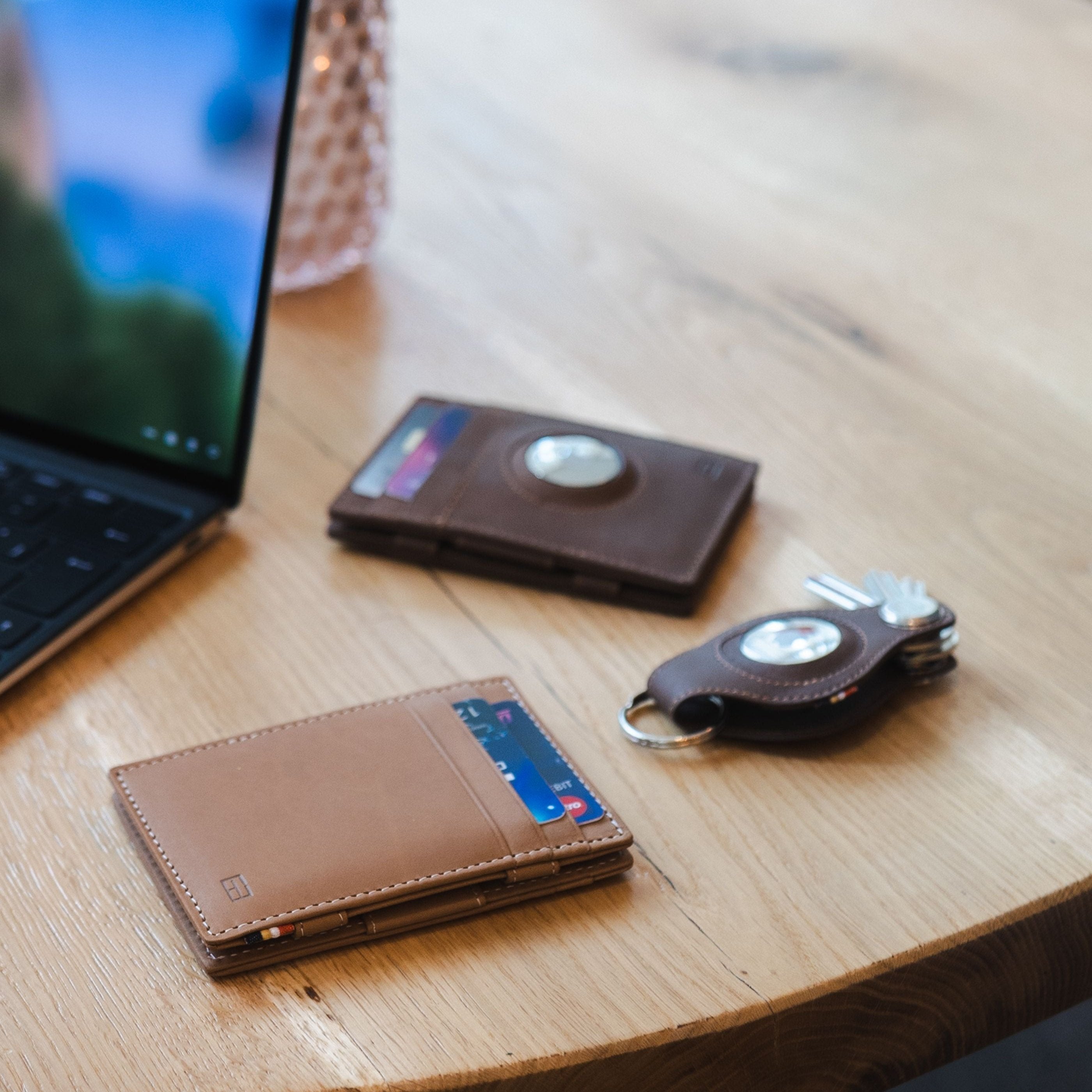 【Garzini】Essenziale Magic Airtag Wallet|RFID防護真皮卡包