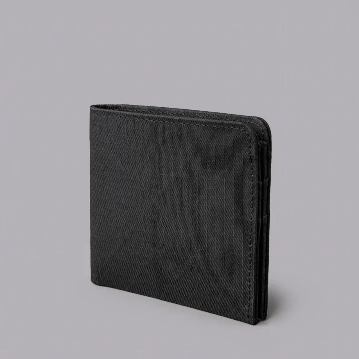 RFID 防護功能:防止信用卡及身份資料被非法掃描,提升安全性。