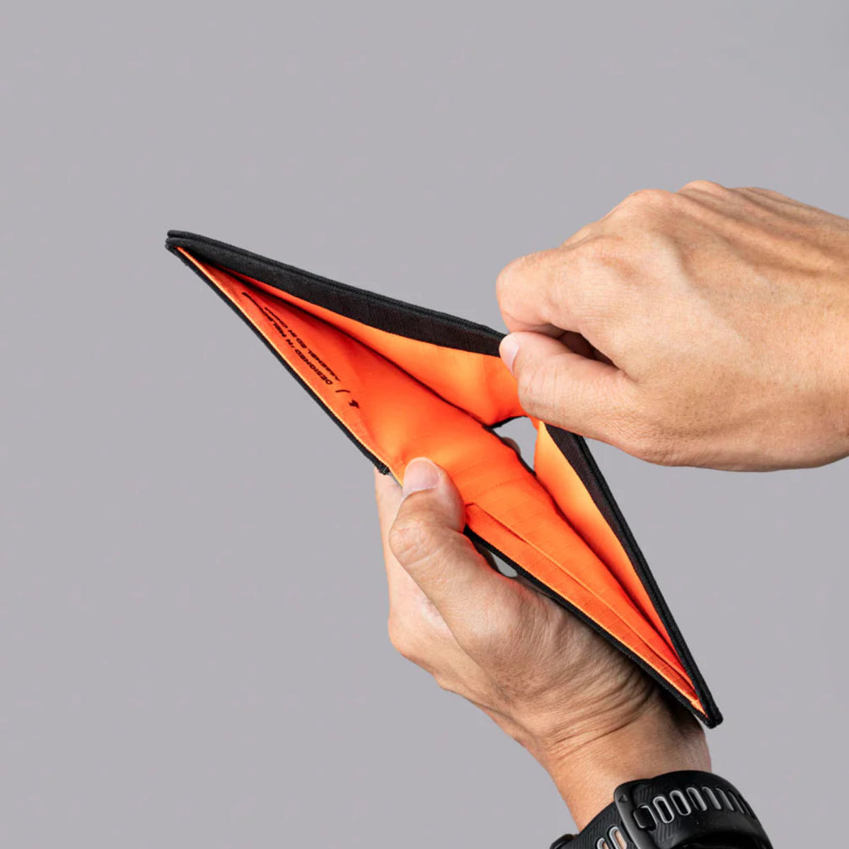 全球貨幣兼容:適配全球所有貨幣,滿足旅行及日常需求。