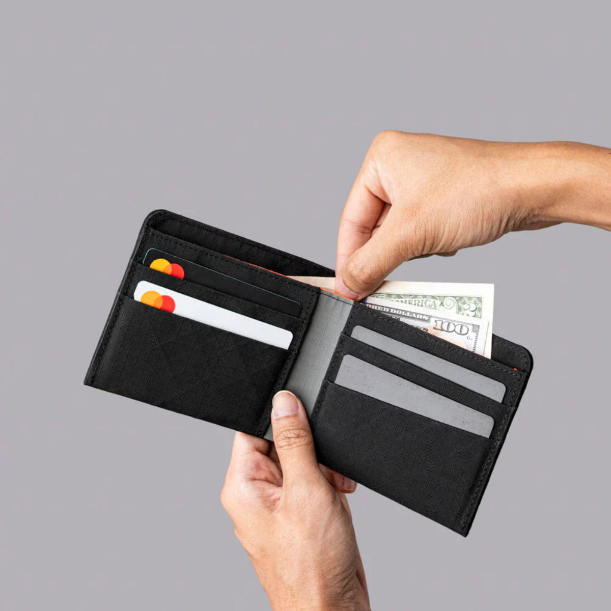 全球貨幣兼容:適配全球所有貨幣,滿足旅行及日常需求。