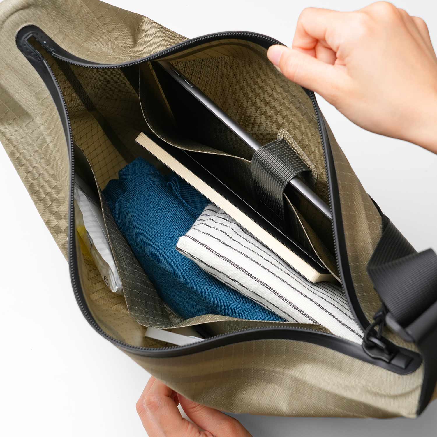 【Bitplay】AquaSeal海馬包|9L全防水斜跨包 沙色