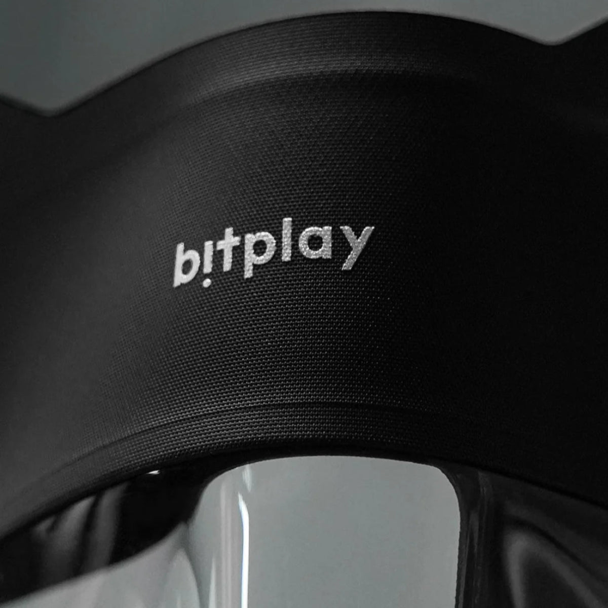 【Bitplay】AquaSeal Lite 全防水手機袋|輕巧直式設計,搭載氣密防水拉鍊與 IPX8 防水認證,適合戶外及日常使用。