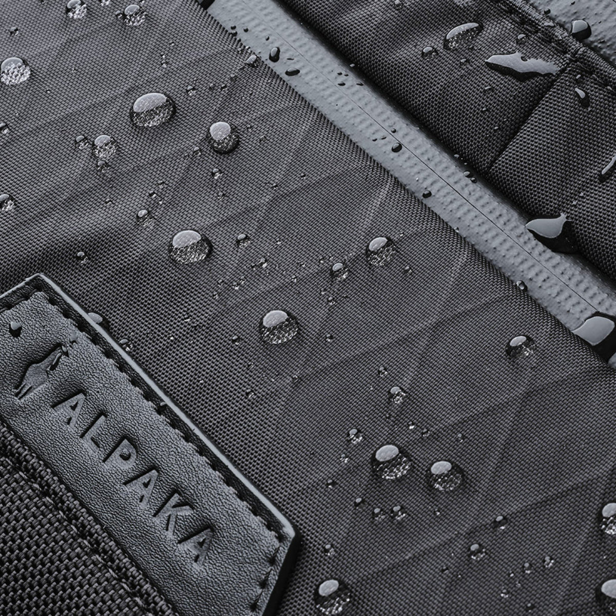 X-Pac® 高性能防潑水面料