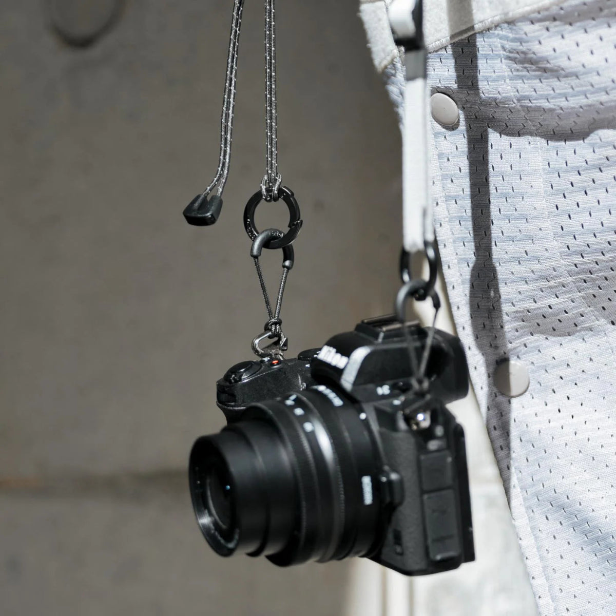 【Bitplay】圓形勾環 2入|高承重30kg,輕巧耐用,品牌訂製Logo設計,高彈力彈簧開口,適合日常與露營掛取鑰匙、耳機、手機等物品。