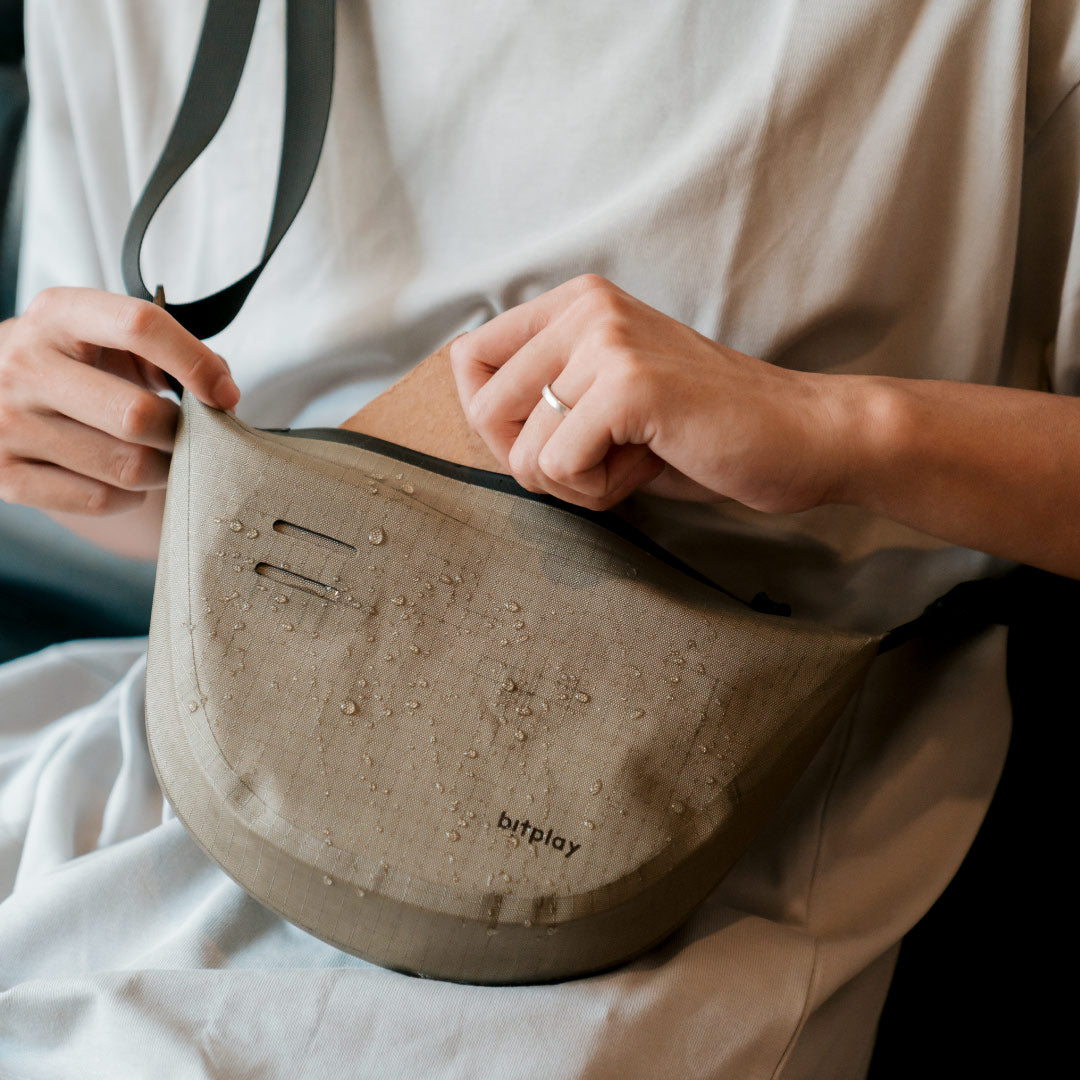 【Bitplay】AquaSeal海馬包|2.5L全防水半月包 沙色