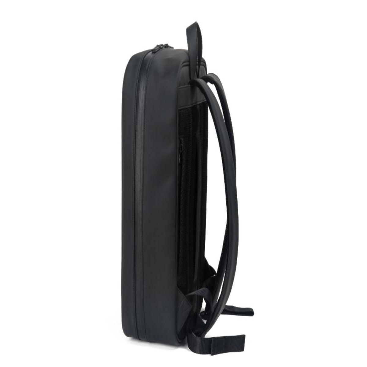 fisherman backpack S 背囊配備透氣網狀肩帶與行李插帶,攜帶舒適方便