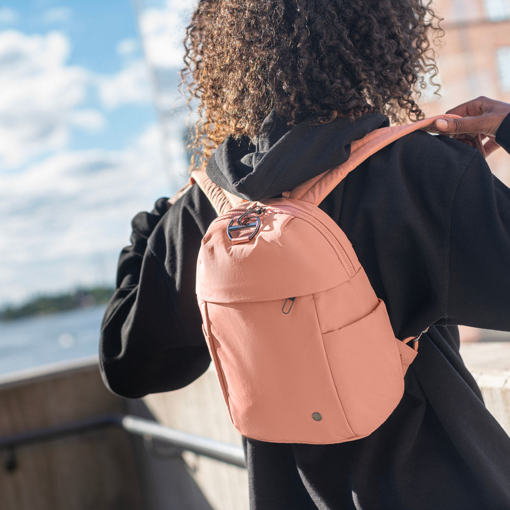 【Pacsafe】Citysafe CX ECONYL® Fabric 防盜隨身後背包 8L