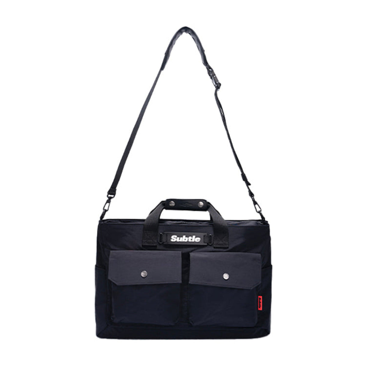 SUBTLE 漫遊系列大容量旅行袋,展示產品尺寸與多口袋設計