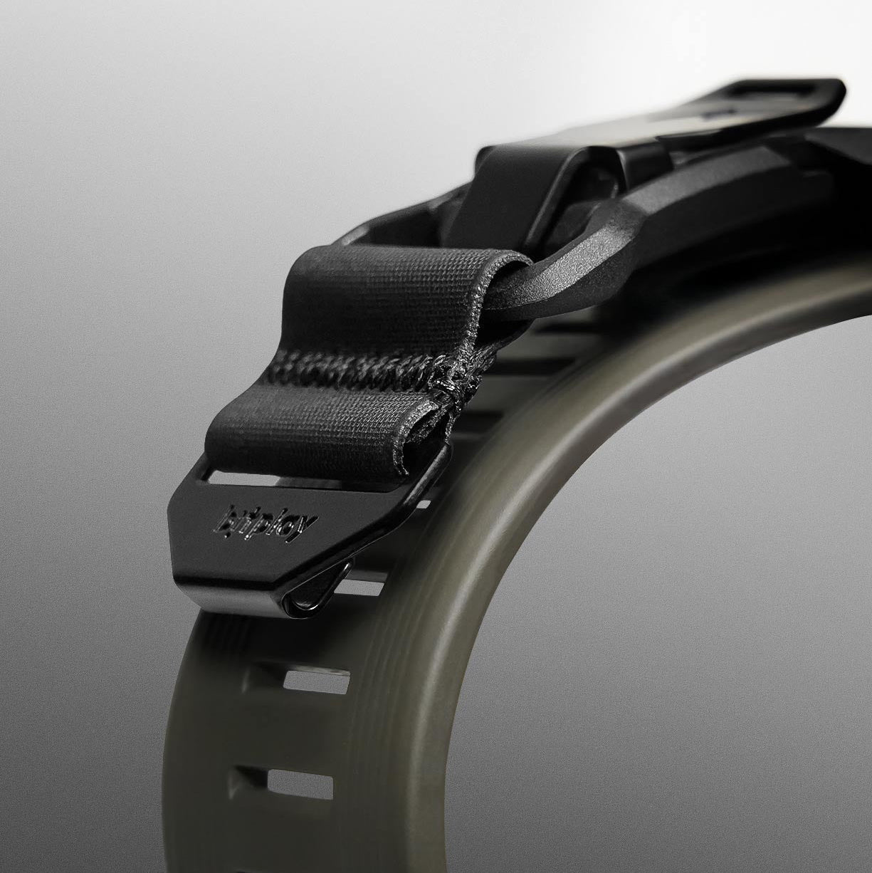 Fidlock® 磁吸快釦細節特寫,展示穩固與便捷設計