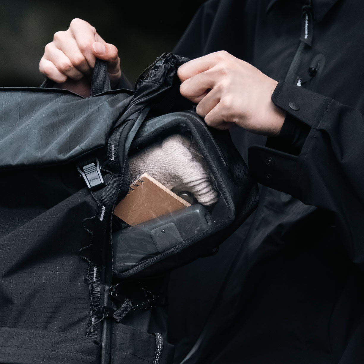 收納袋透明窗口設計,方便查看內容物