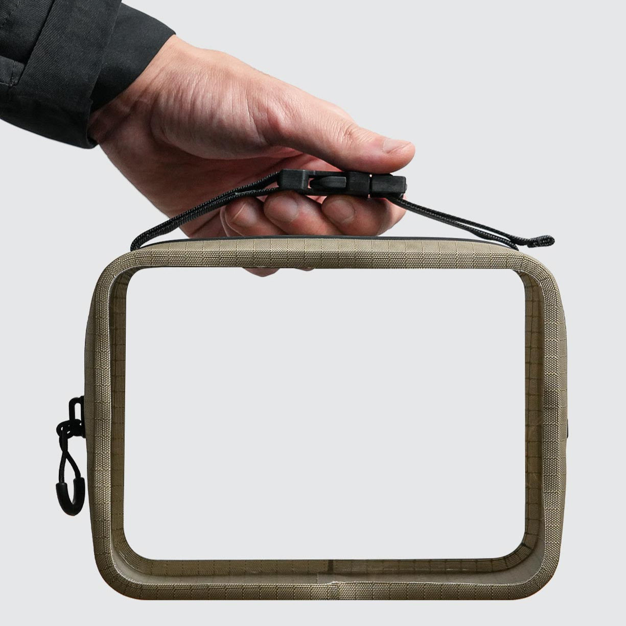 防水拉鍊細節特寫,展示 IPX8 防水性能