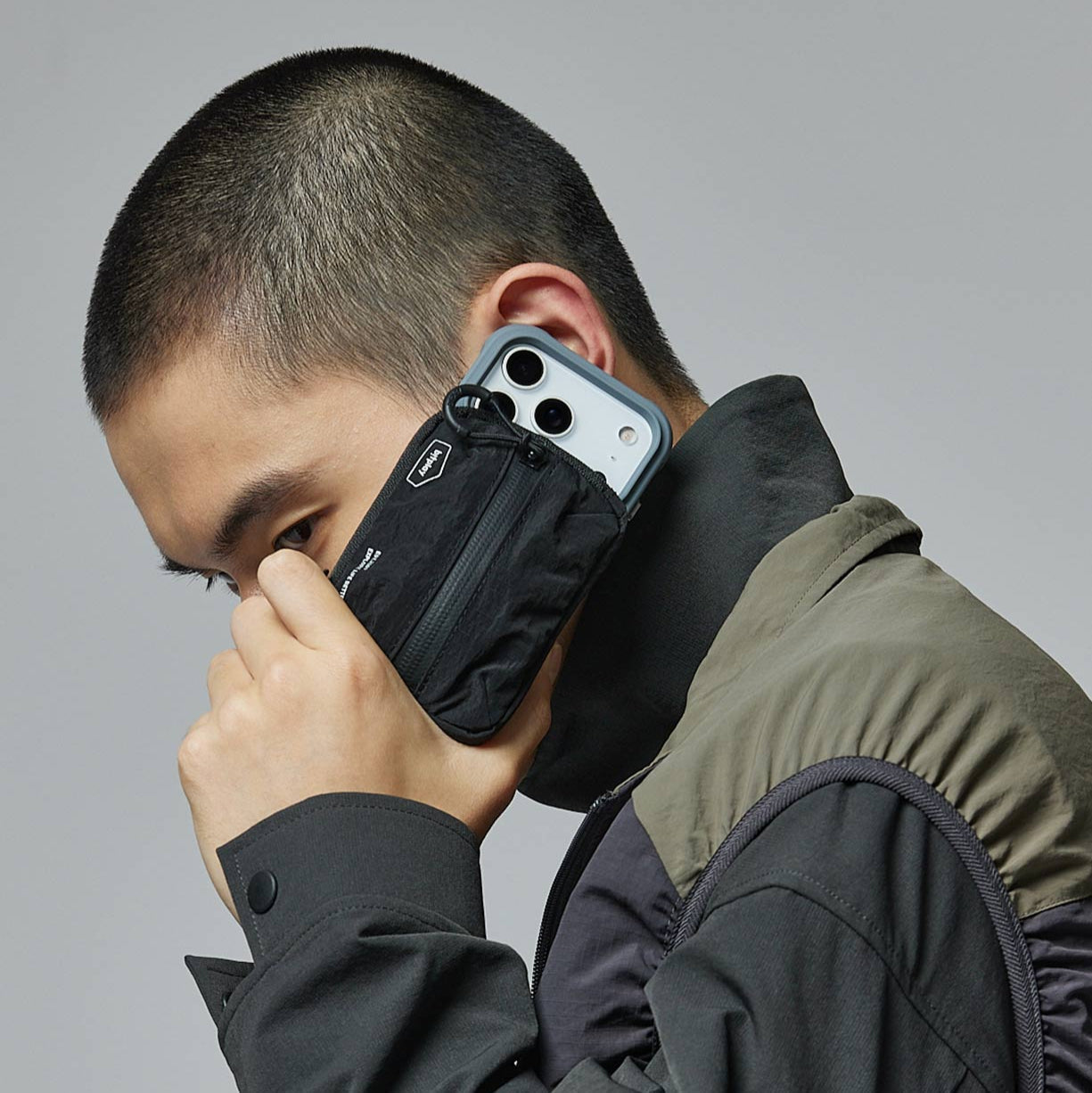 用戶使用 BITPLAY Magnetic Mini Pouch