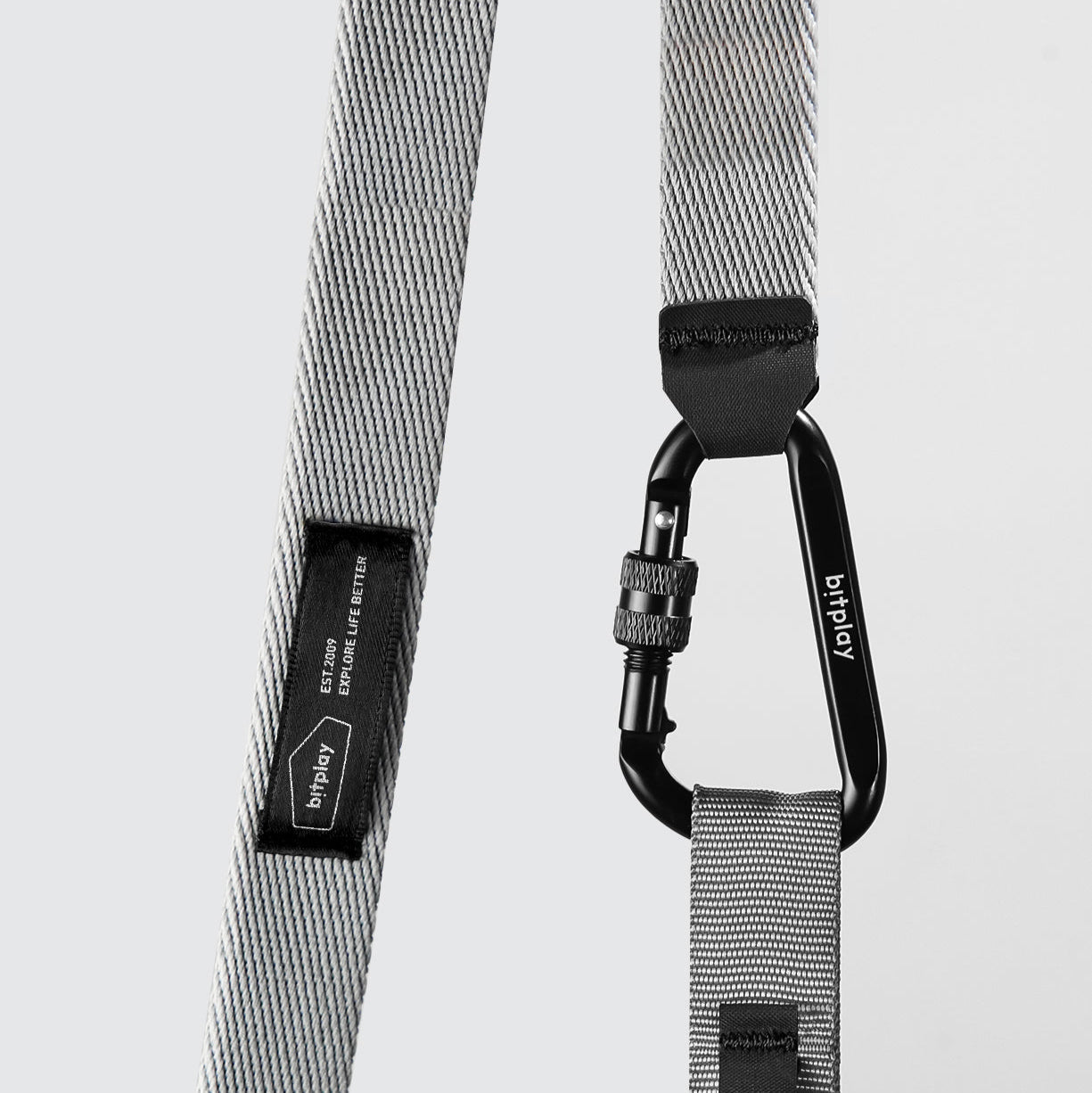 BITPLAY 3-in-1 多功能背帶灰色款正面展示。