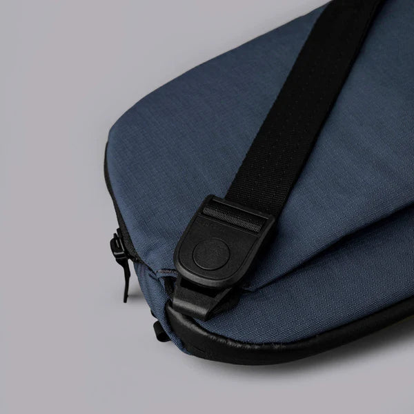 【Alpaka】Flight Sling Pro 側肩包|2.5L|隱藏式水瓶/雨具套|8.3" 平板收納