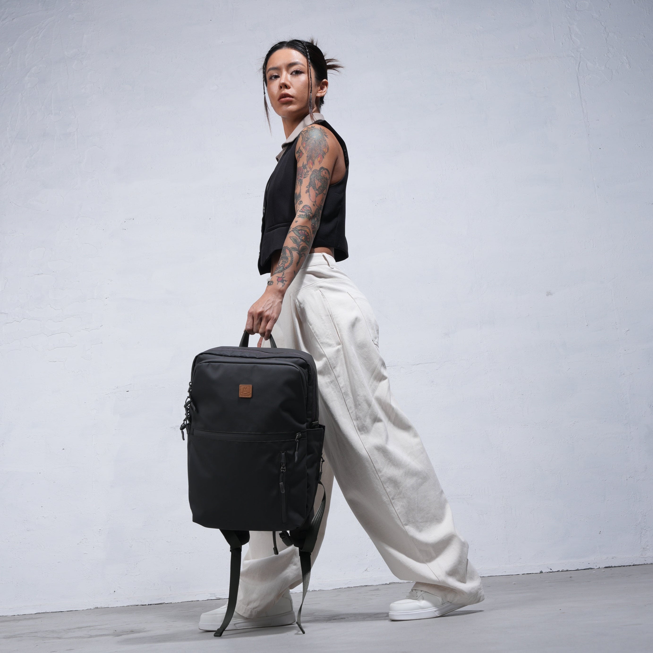 Moral CECIL COMPACT II 背包,簡約黑色設計,適合通勤與旅行