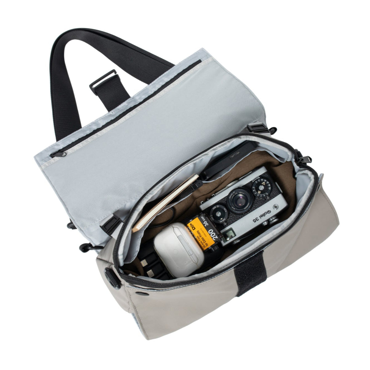 內部設有 6 個分隔空間,方便分類存放物品