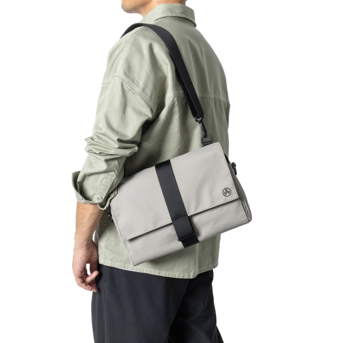 【Kiwee】Triangle Sling Bag Plus 單肩包|輕便防潑水|環保材質