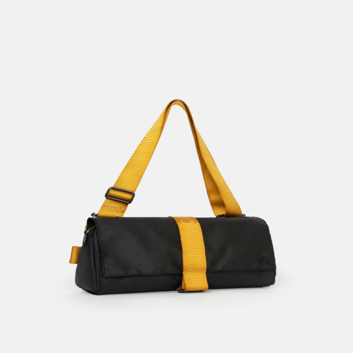 採用 100% 再生 PET 材質製成,獲 GRS 認證