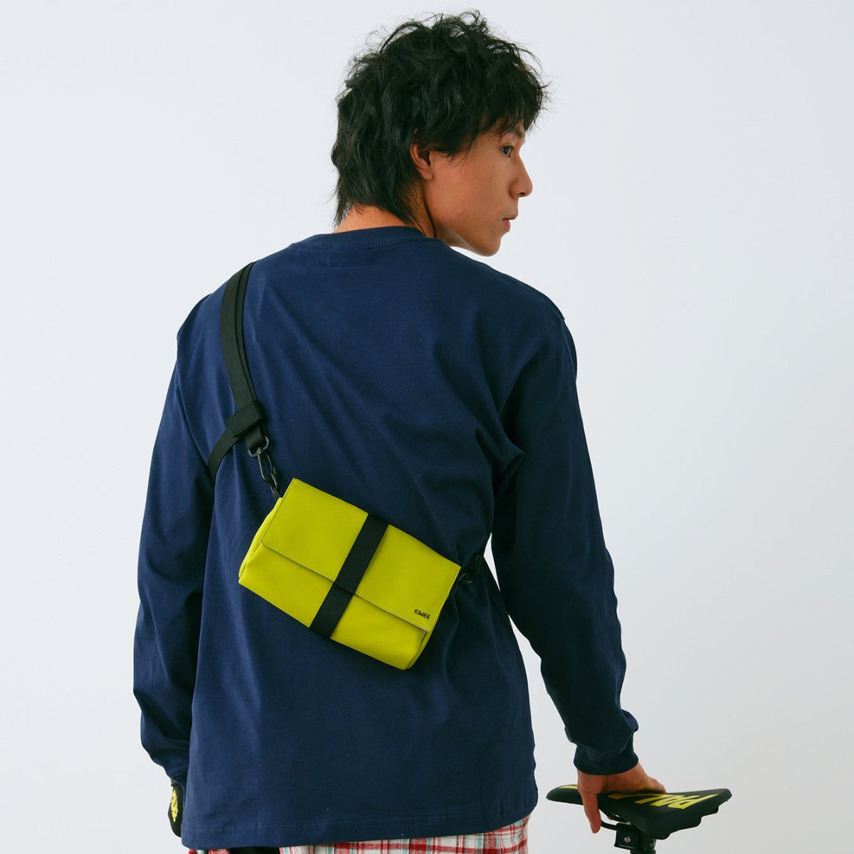 Triangle Sling Bag Mini 適合日常通勤、旅行及運動使用,兼具時尚與功能性