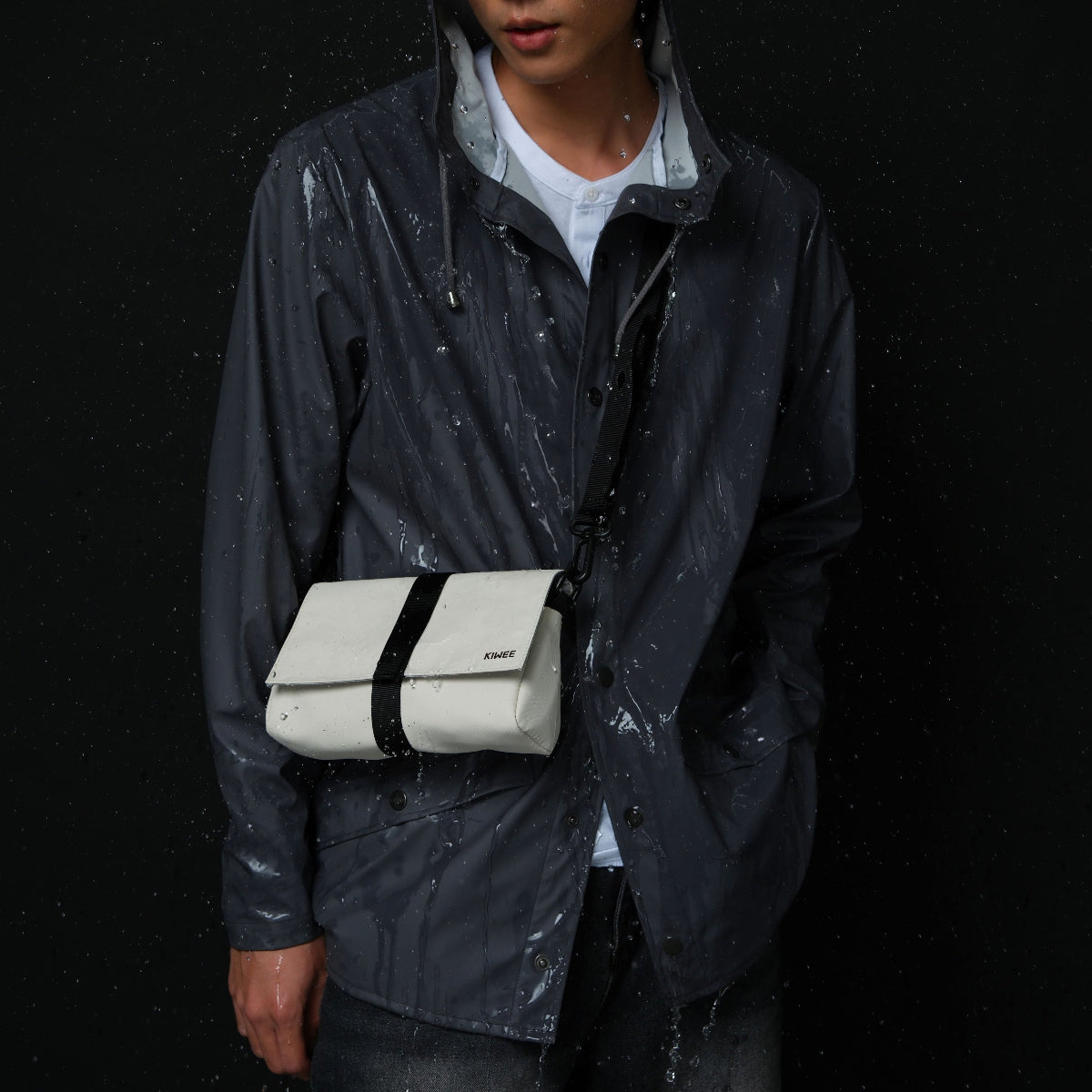 採用 100% 再生 PET 材質製成,Triangle Mini 獲 GRS 認證