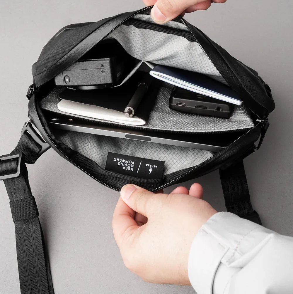 Alpaka Flight Sling 側肩包|輕巧防水