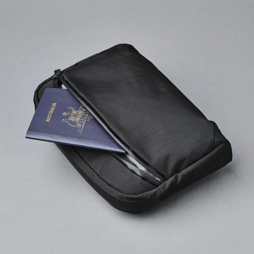 Alpaka Flight Sling 側肩包|輕巧防水