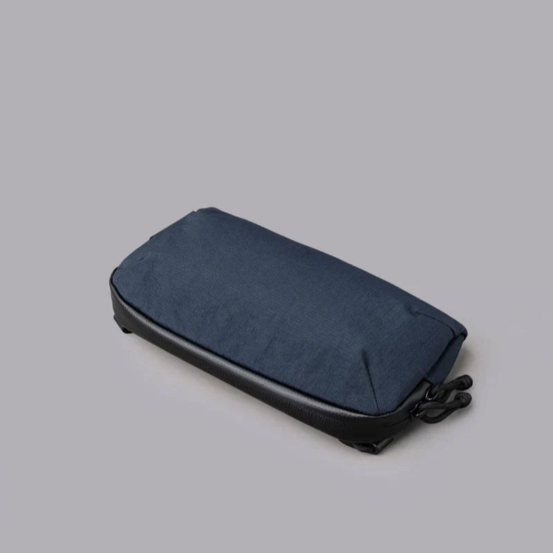 ALPAKA Flight Pouch Pro容量升級與智慧設計,磁吸護照夾層+RFID防盜,旅行收納更高效安全!