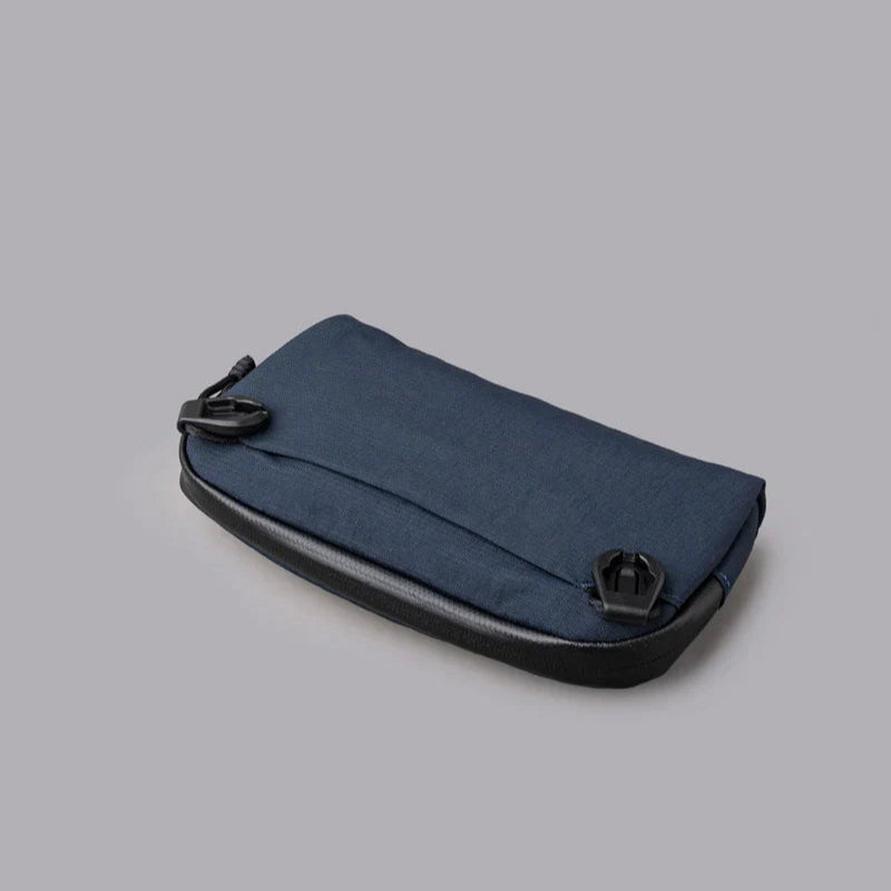 ALPAKA Flight Pouch Pro容量升級與智慧設計,磁吸護照夾層+RFID防盜,旅行收納更高效安全!