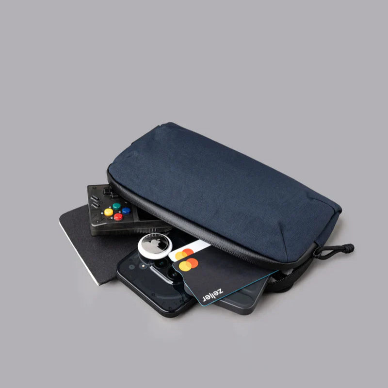 ALPAKA Flight Pouch Pro容量升級與智慧設計,磁吸護照夾層+RFID防盜,旅行收納更高效安全!