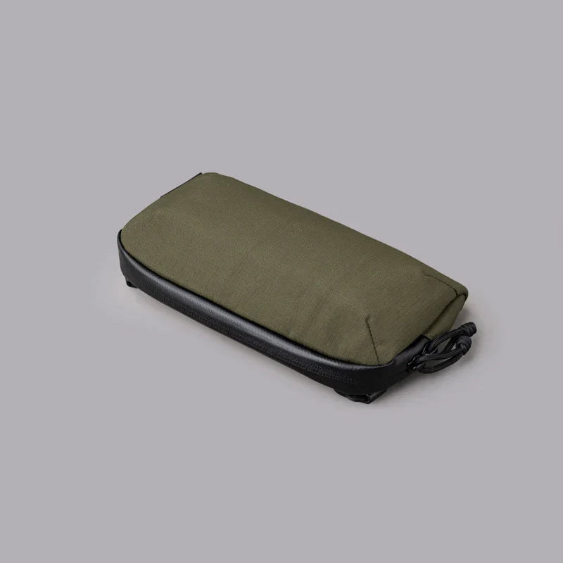 ALPAKA Flight Pouch Pro容量升級與智慧設計,磁吸護照夾層+RFID防盜,防撥水材質,旅行收納更高效安全!
