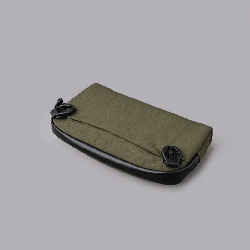 ALPAKA Flight Pouch Pro容量升級與智慧設計,磁吸護照夾層+RFID防盜,防撥水材質,旅行收納更高效安全!