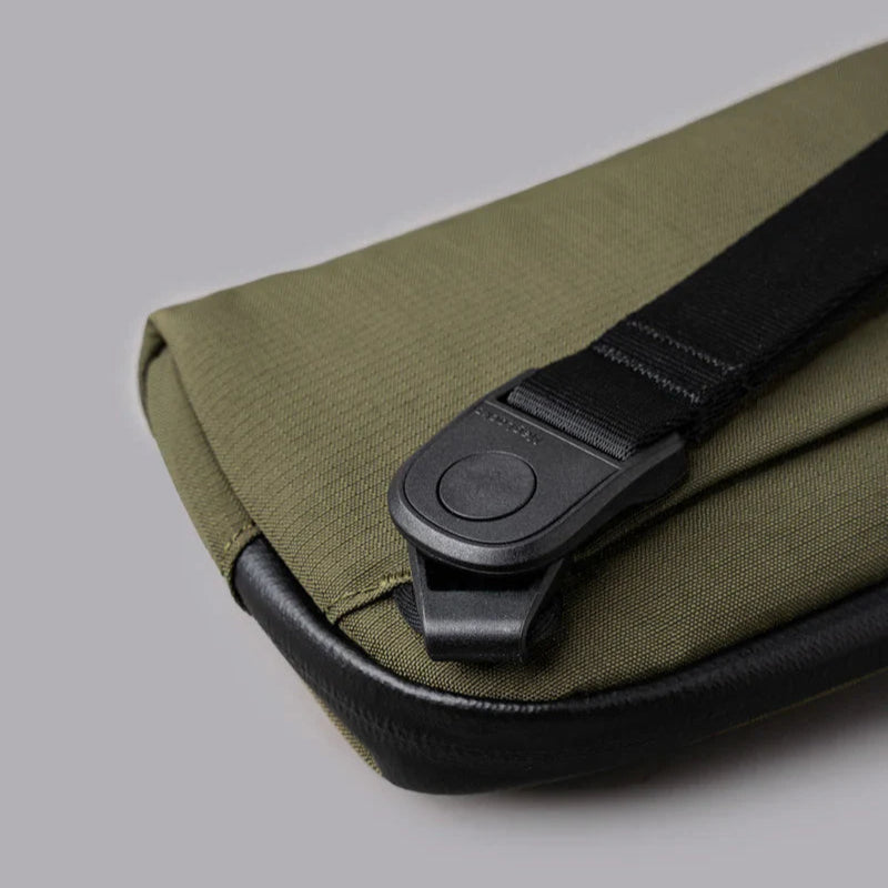 ALPAKA Flight Pouch Pro容量升級與智慧設計,磁吸護照夾層+RFID防盜,防撥水材質,旅行收納更高效安全!
