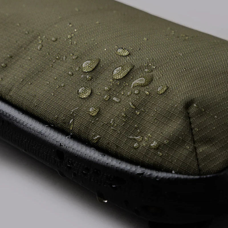 ALPAKA Flight Pouch Pro容量升級與智慧設計,磁吸護照夾層+RFID防盜,防撥水材質,旅行收納更高效安全!