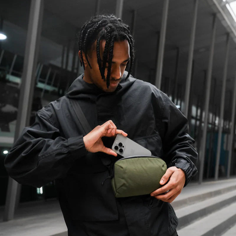 ALPAKA Flight Pouch Pro容量升級與智慧設計,磁吸護照夾層+RFID防盜,防撥水材質,旅行收納更高效安全!