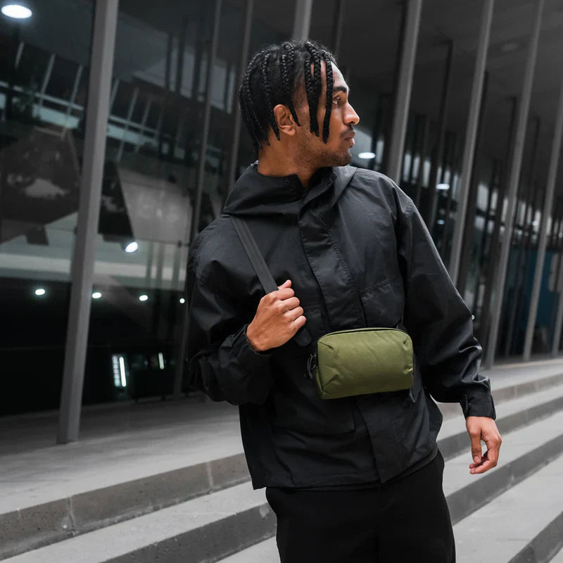 ALPAKA Flight Pouch Pro容量升級與智慧設計,磁吸護照夾層+RFID防盜,防撥水材質,旅行收納更高效安全!