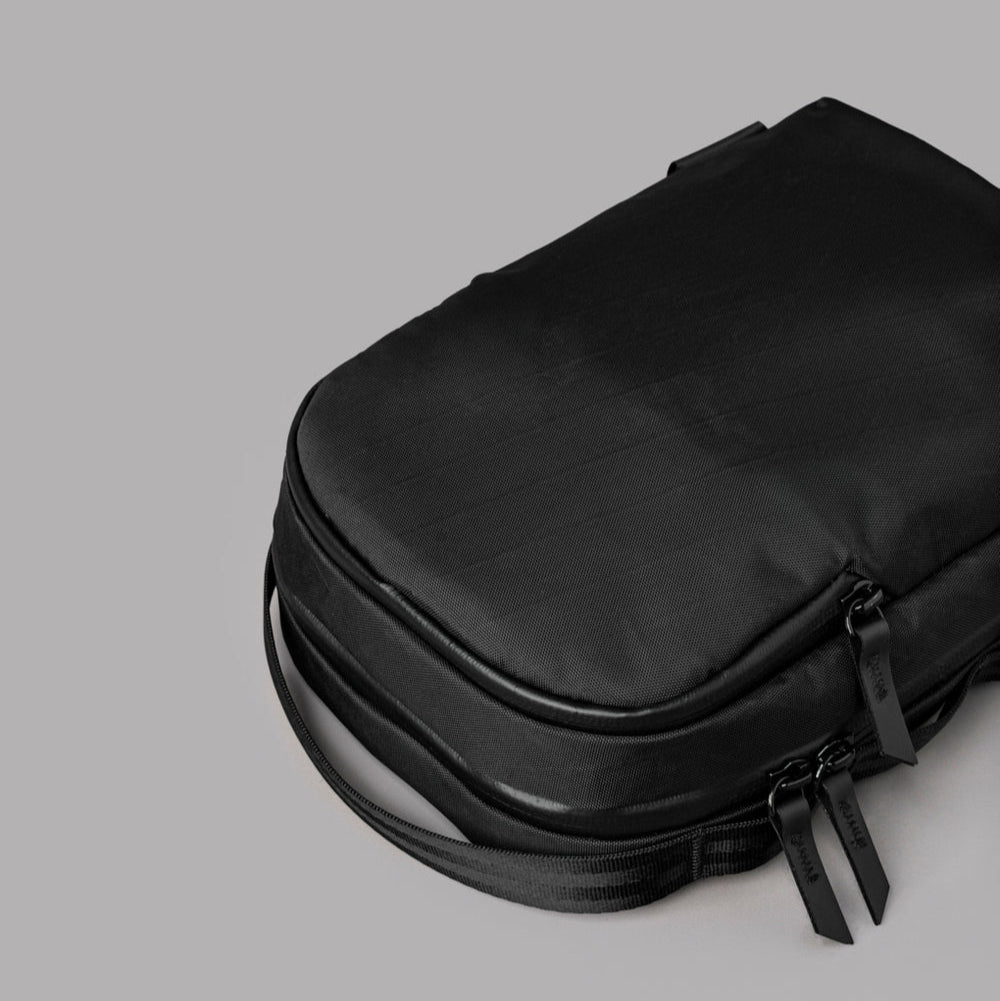 【Alpaka】Metro Sling Max 3L 防潑水輕量斜背包|適合通勤與旅行