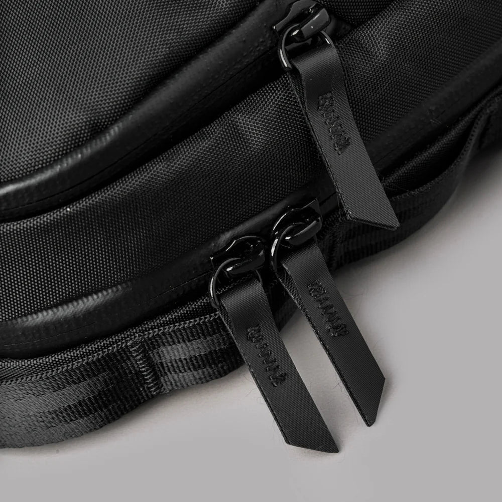 【Alpaka】Metro Sling Max 3L 防潑水輕量斜背包|適合通勤與旅行