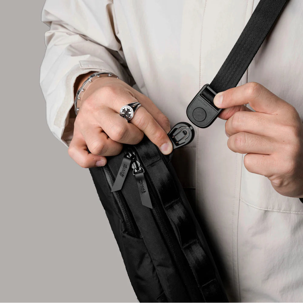 【Alpaka】Metro Sling Max 3L 防潑水輕量斜背包|適合通勤與旅行