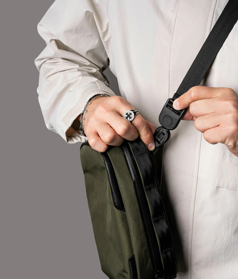 【Alpaka】Metro Sling Max 3L 防潑水輕量斜背包|適合通勤與旅行