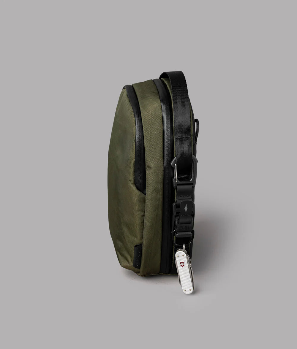 【Alpaka】Metro Sling Max 3L 防潑水輕量斜背包|適合通勤與旅行