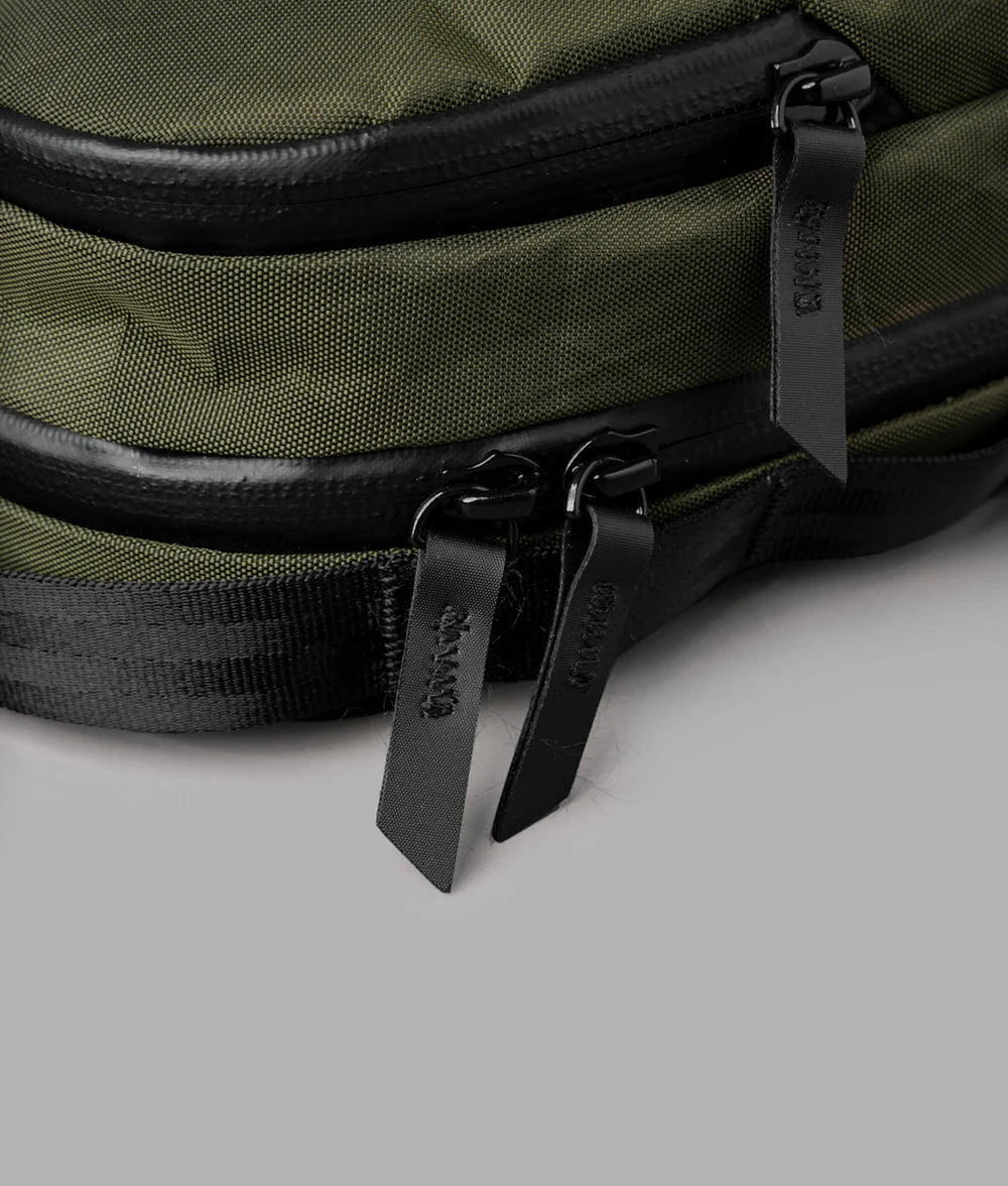 【Alpaka】Metro Sling Max 3L 防潑水輕量斜背包|適合通勤與旅行