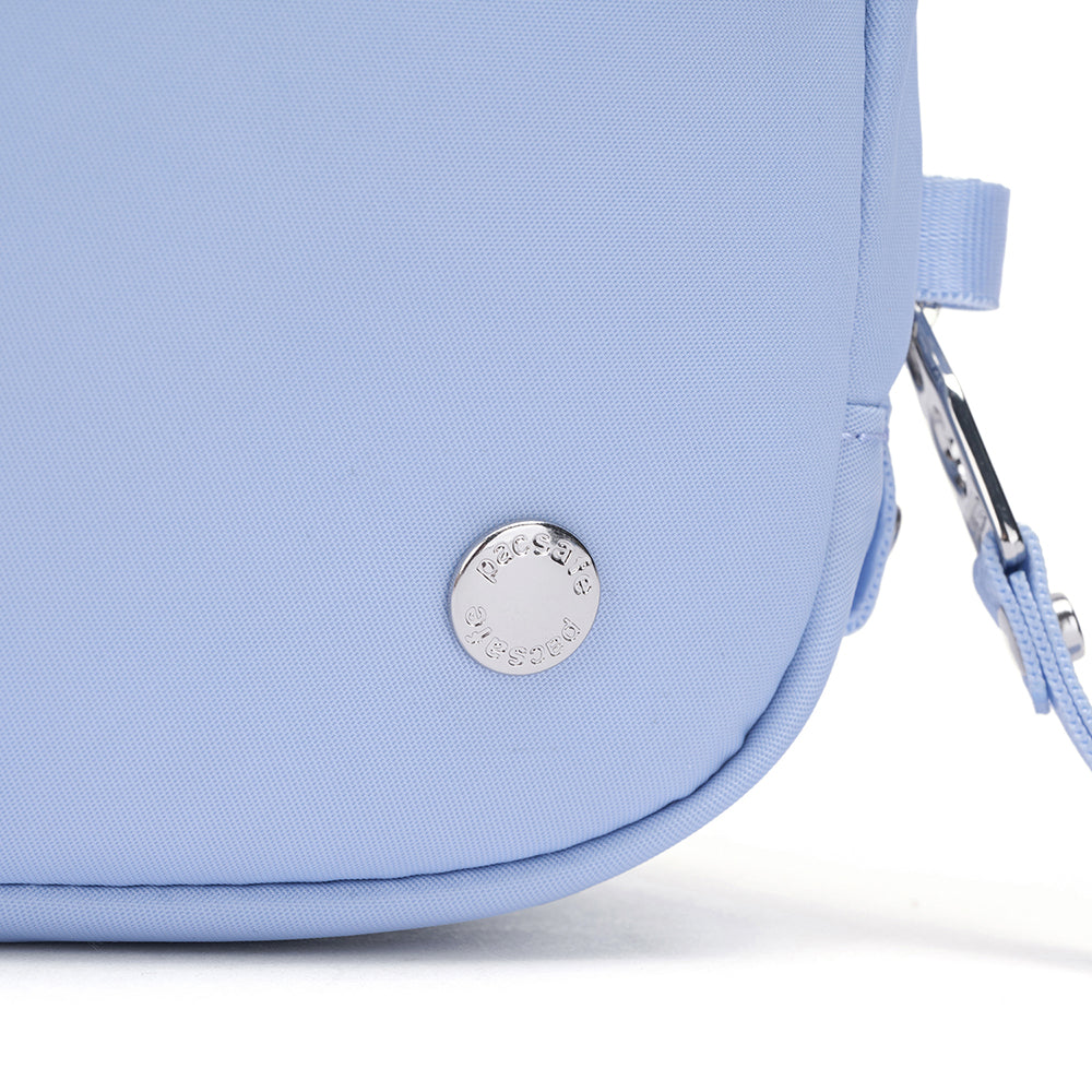 【Pacsafe】W 防盜微型斜背小包 2L|優雅外型 全面防護