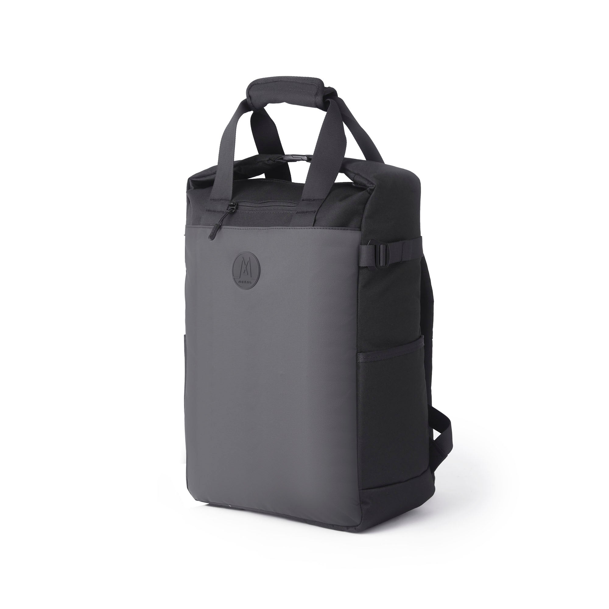 Moral NIGHTHAWKS GROG多用途保冷背包 - 大碼 正面展示,搭配品牌經典圓形標誌。俐落設計與防潑水材質,呈現時尚與機能兼具的風格。